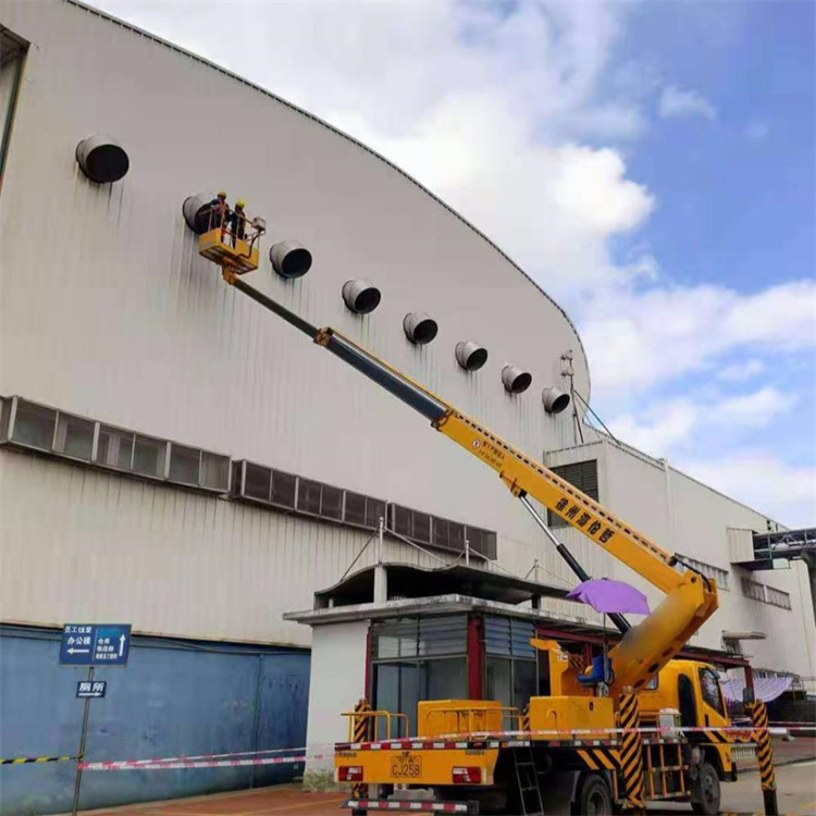 柳北高空作业车出租服务：专业广告牌安装解决方案