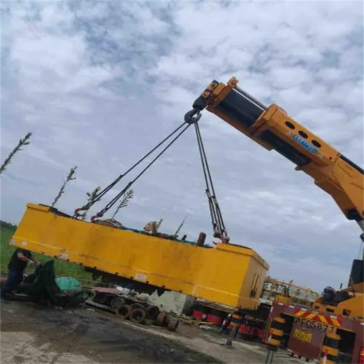 柳北随车吊吊集装箱怎么吊